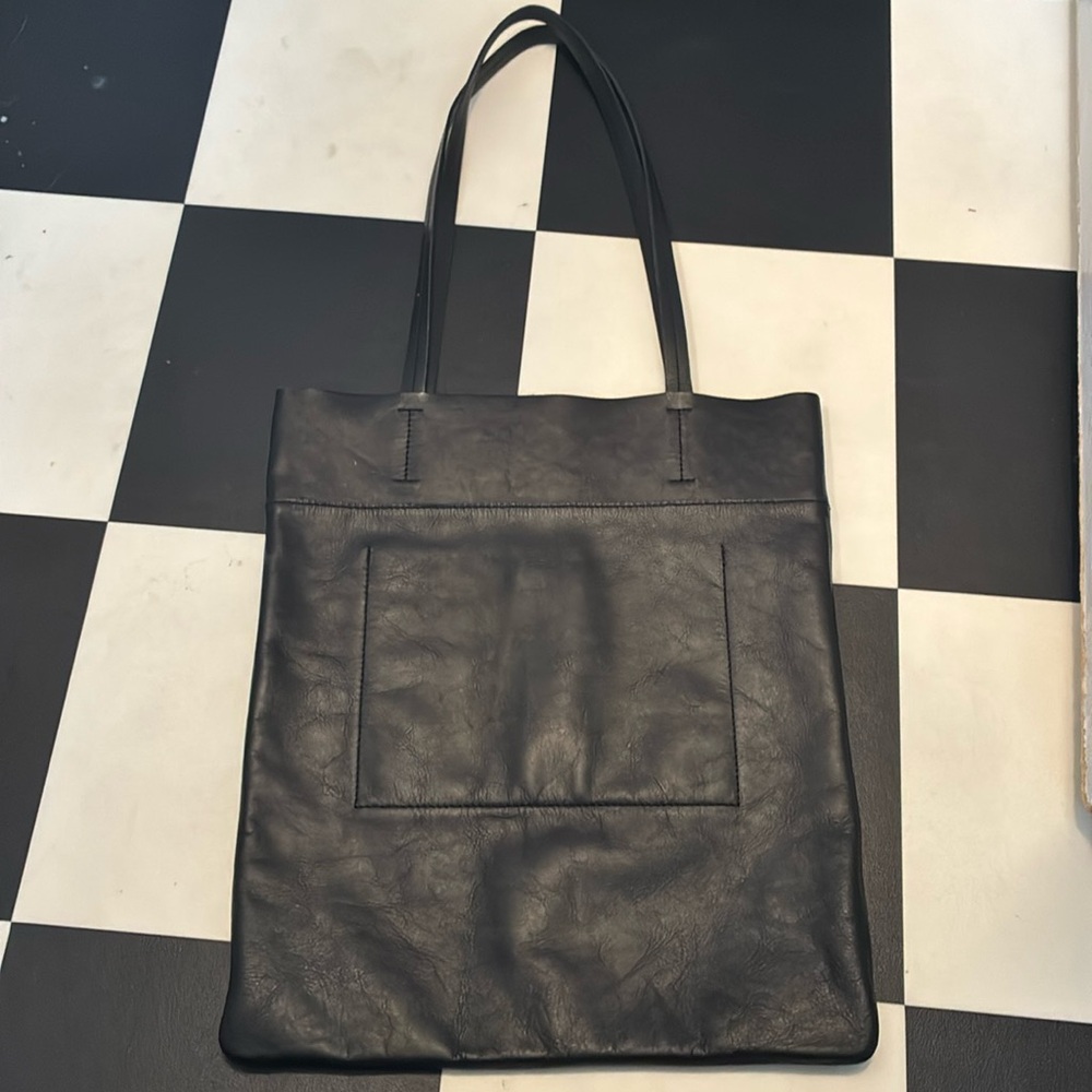 Madewell The Magazine Tote Bag in Leather - Picture 2 of 5